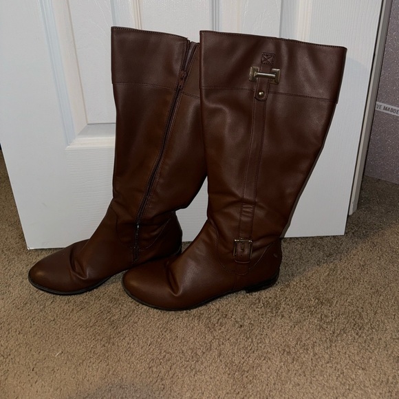 Chestnut Women’s Boot - Picture 1 of 5